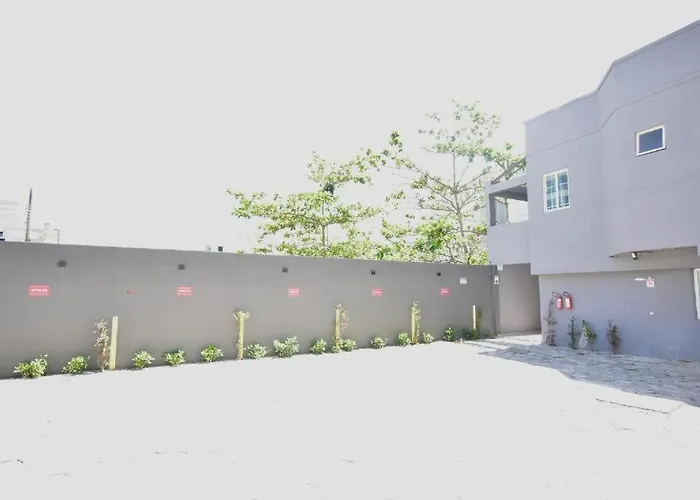 Residencial Melfi 3 - Apto 04 - Lateral Bombinhas